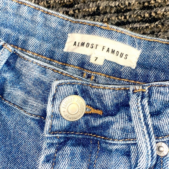 Ripped jeans - Picture 3 of 3